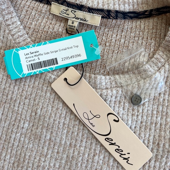 Les Serein Mixed Media Top - Picture 5 of 7